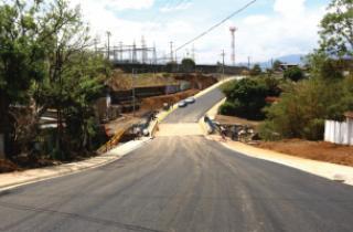 Construcción de Puente en Bajo Las Cloacas  
