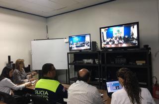 Sesión del programa de videoconferencias destinado a capacitar a la comunidad estudiantil de III Ciclo en el tema de Gestión Vial.