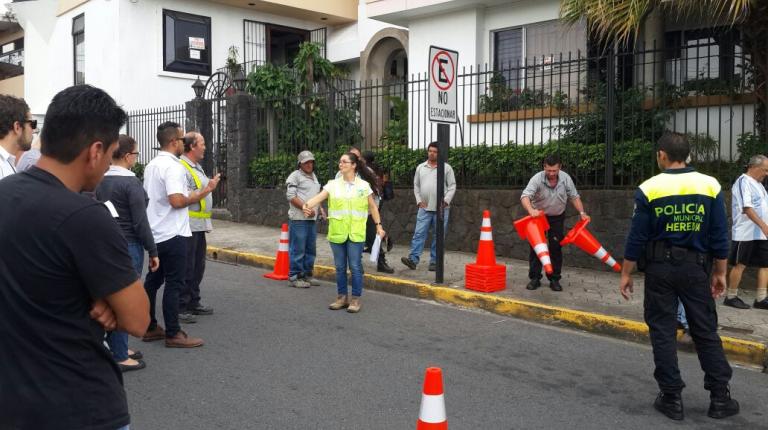 Personal municipal recibe capacitación en seguridad y control temporal de tránsito