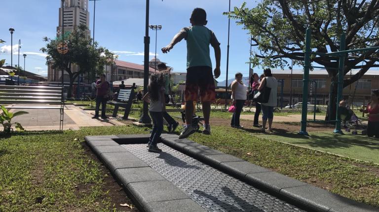 Trampolines y barras para calistenia 