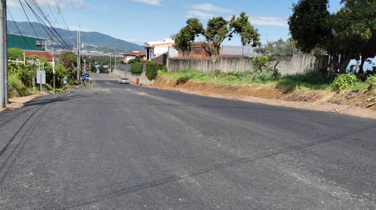 Municipalidad realiza trabajos de mejora en calle La Cuesta 