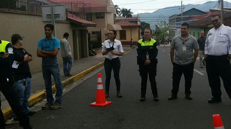 Personal municipal recibe capacitación en seguridad y control temporal de tránsito