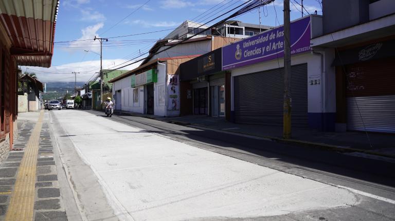 Heredia refuerza infraestructura vial con la instalación de 20 losas de concreto en zonas de alto tránsito