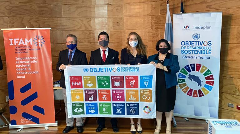 Gobierno Local recibe Bandera ODS 2021-2023