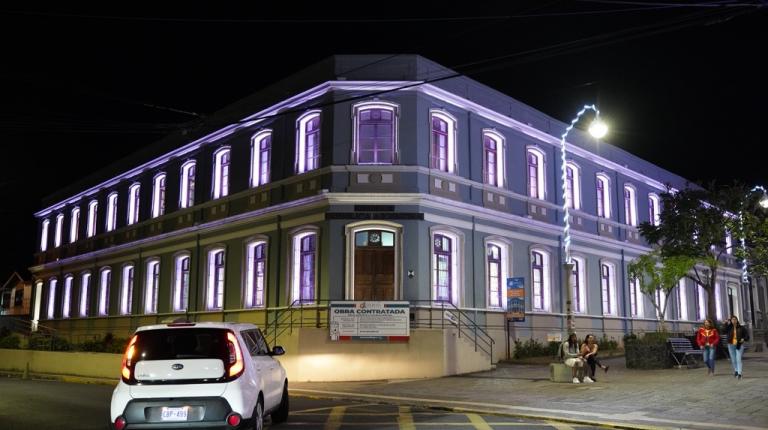 Heredia estrena iluminación de fachadas de sus edificios patrimoniales 