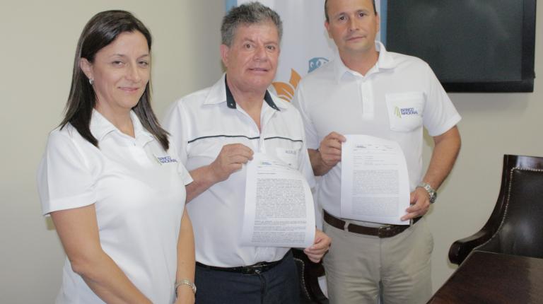 Firma de pagaré construcción puente bajo las cabras