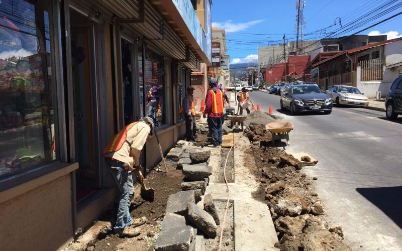 Municipalidad de Heredia dio inicio a la construcción de la primera etapa de Corredores Accesibles en el centro de Heredia 2017, a fin de cumplir con la normativa establecida por la Ley 7600.