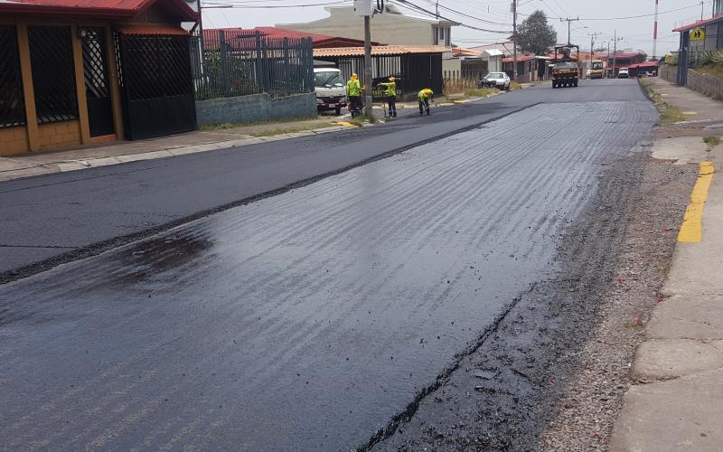 Durante el Primer Semestre 2017, el Gobierno Local a través de la Unidad Técnica de Gestión Vial realizó una inversión de ¢600 millones en obras de asfaltado total carreteras en diferentes comunidades del Cantón.