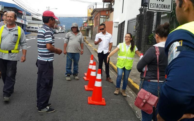 Personal municipal recibe capacitación en seguridad y control temporal de tránsito