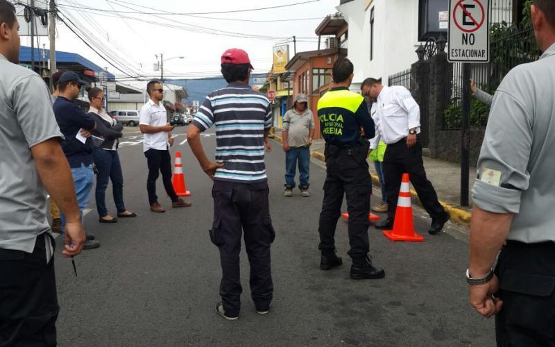 Personal municipal recibe capacitación en seguridad y control temporal de tránsito