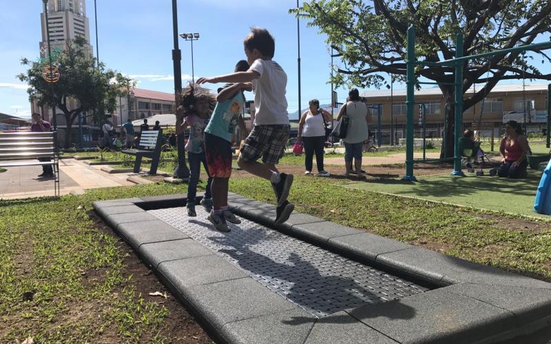 Trampolines y barras para calistenia 