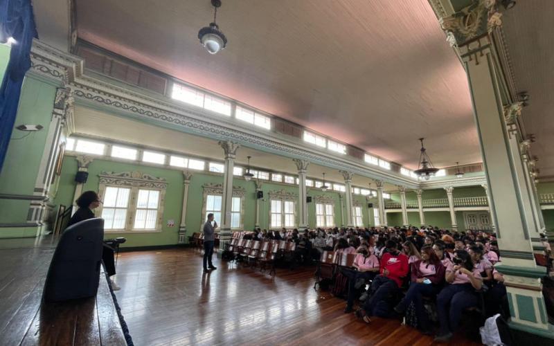 Capacitación de jóvenes en prevención de violencia 