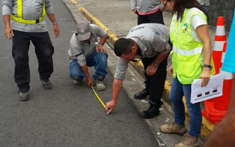 Personal municipal recibe capacitación en seguridad y control temporal de tránsito