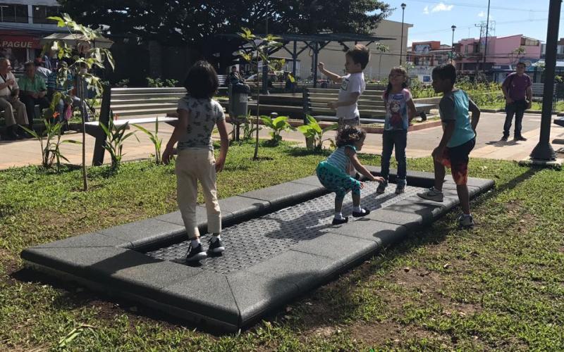 Trampolines y barras para calistenia 