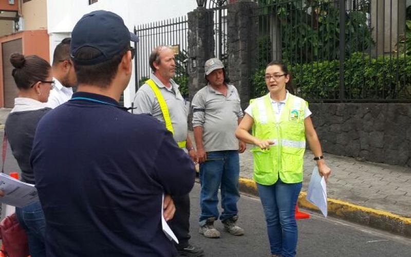 Personal municipal recibe capacitación en seguridad y control temporal de tránsito