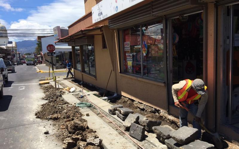 Municipalidad de Heredia dio inicio a la construcción de la primera etapa de Corredores Accesibles en el centro de Heredia 2017, a fin de cumplir con la normativa establecida por la Ley 7600.