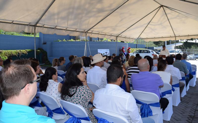 El Hospital Clínica Bíblica realizó el pasado domingo 07 de mayo un Acto de Acción de Gracias con motivo de la entrega de la propiedad en Heredia, con la cual se dará inicio al nuevo proyecto del Hospital en esta provincia.