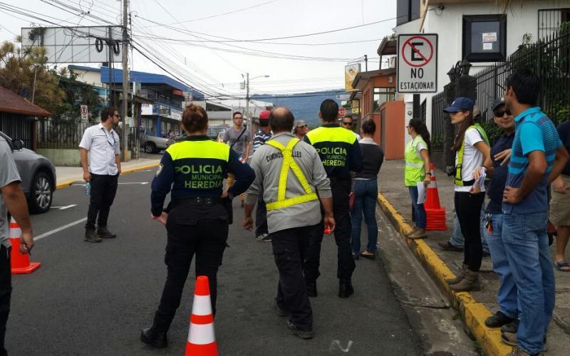 Personal municipal recibe capacitación en seguridad y control temporal de tránsito