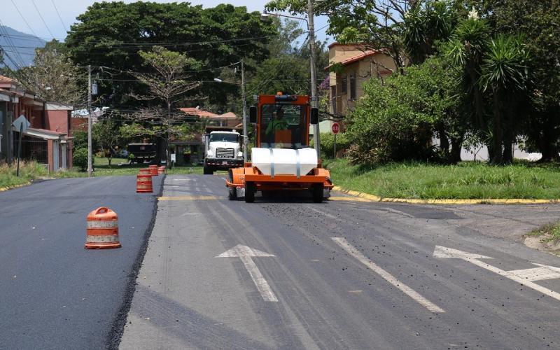 Durante el Primer Semestre 2017, el Gobierno Local a través de la Unidad Técnica de Gestión Vial realizó una inversión de ¢600 millones en obras de asfaltado total carreteras en diferentes comunidades del Cantón