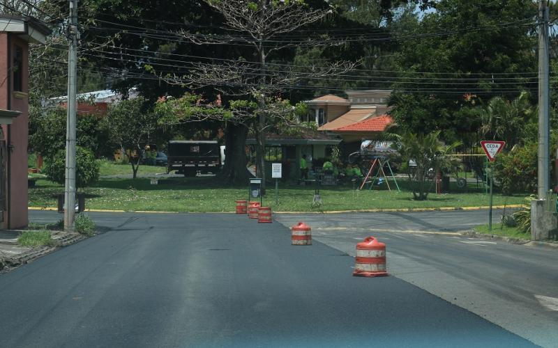 Durante el Primer Semestre 2017, el Gobierno Local a través de la Unidad Técnica de Gestión Vial realizó una inversión de ¢600 millones en obras de asfaltado total carreteras en diferentes comunidades del Cantón.