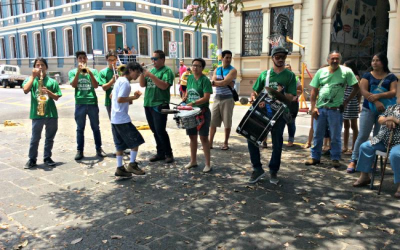 Domingos Heredianos por Media Calle