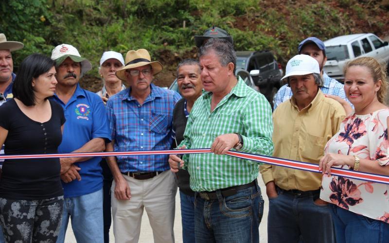 El Gobierno Local realizó la construcción total de un puente en la comunidad de San Rafael de Vara Blanca, en el sector de La Legua, con una inversión de 204 millones de colones . 