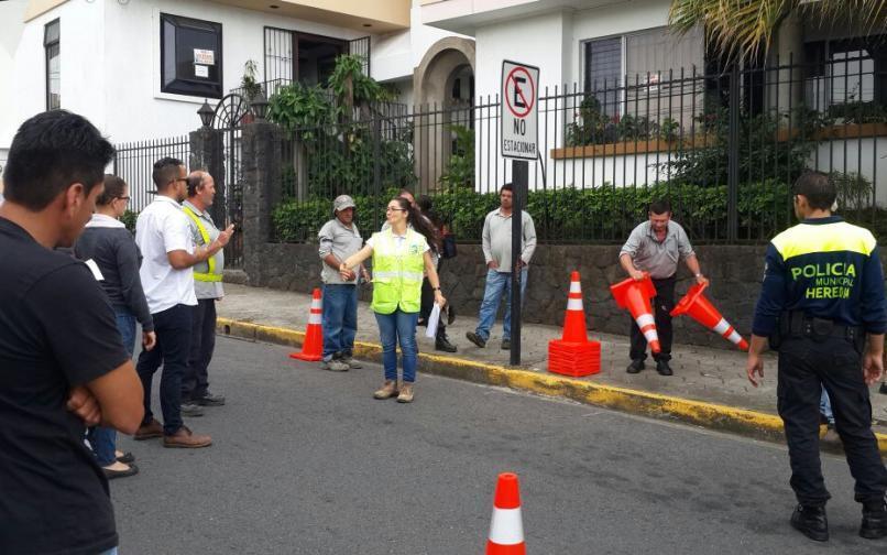 Personal municipal recibe capacitación en seguridad y control temporal de tránsito