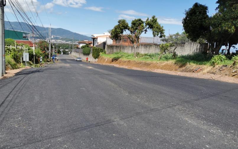 Municipalidad realiza trabajos de mejora en calle La Cuesta 