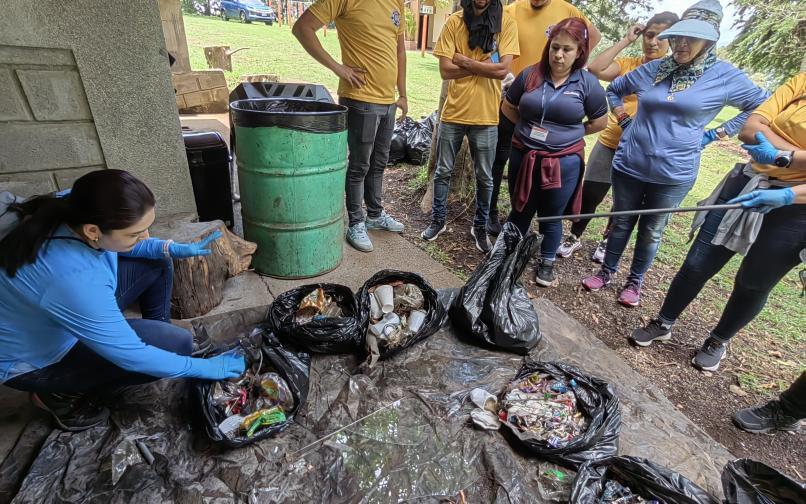 Personas voluntarias y Municipalidad de Heredia unen esfuerzos para limpiar el Centro Recreativo Bosque de la Hoja 