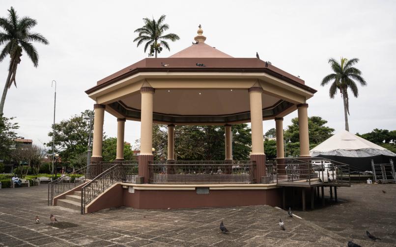 Restauración y mejoras del kiosco del parque central Nicolás Ulloa