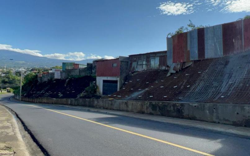 Construcción de obras de estabilización del talud en Urb. El Casco de Santa Inés